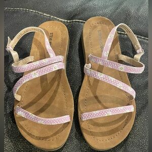 STEVE MADDEN Girl's Jplum Daisy Rhinestone
Strappy Sandals youth size 4